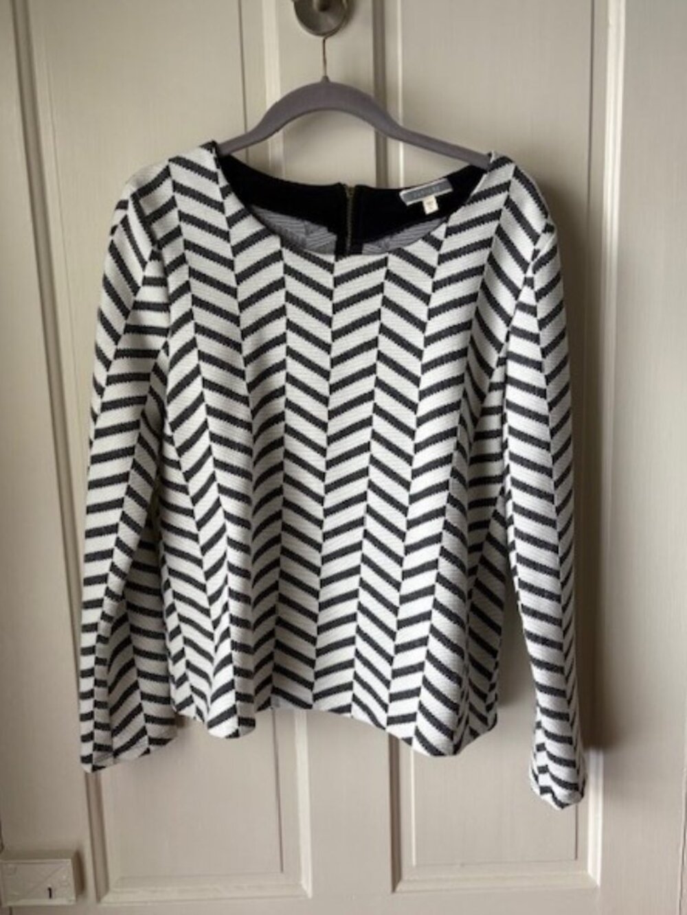 Pleione Black and White Chevron Stripe Geometric Top
